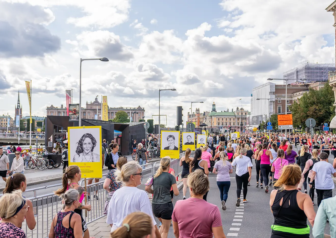 Människor som springer lopp